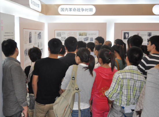 我院新生参观中国基督教爱国史迹与传承陈列室 我院新生参观中国基督教爱国史迹与传承陈列室